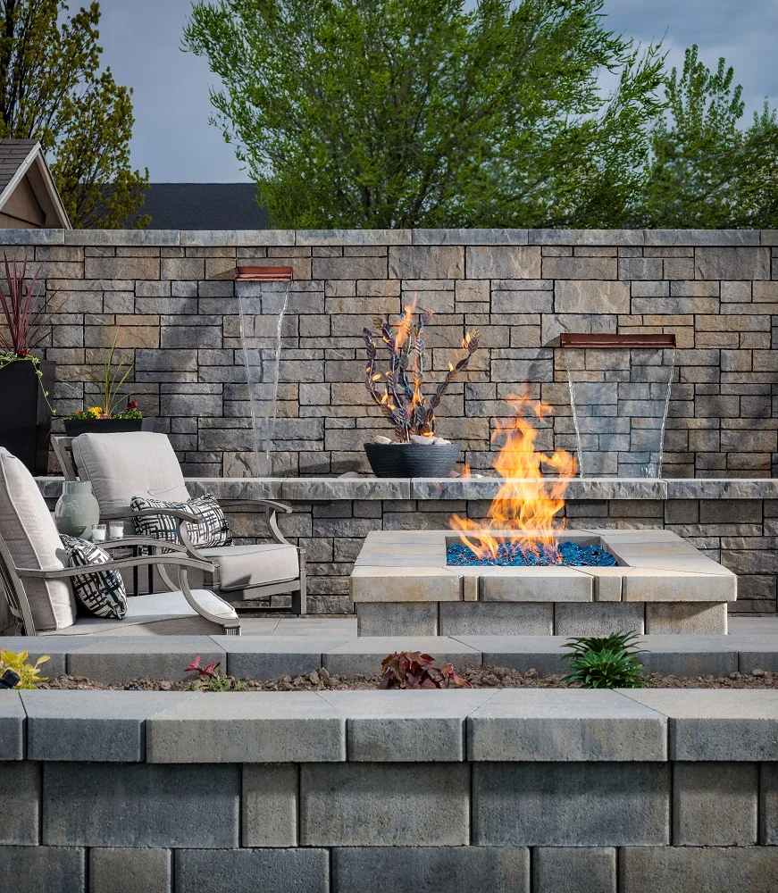 Belgard_Amcor_May2023_RES_AshlarTandemWall_SheltonWall_01